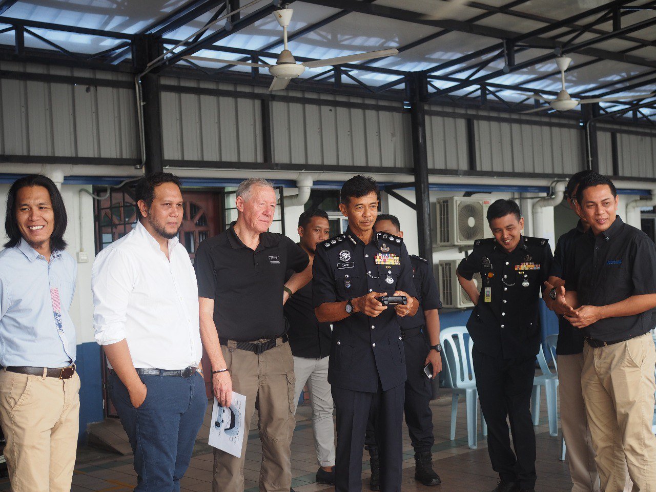 Royal_Malaysian_Police_EPE_host_demonstration_Avenger_Lt_03