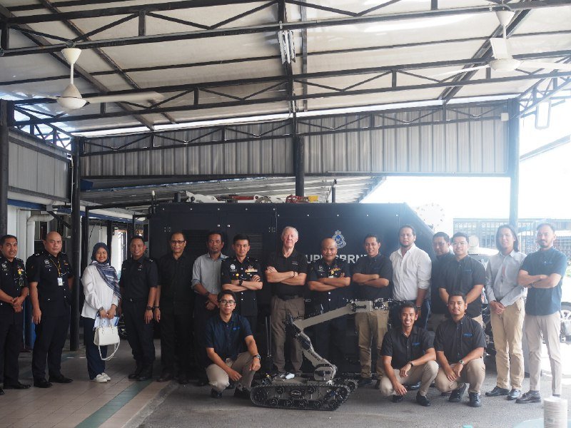 Royal_Malaysian_Police_EPE_host_demonstration_Avenger_Lt_05